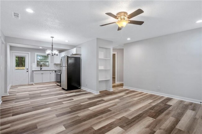 Building Photo - 2157 Dowdell Dr