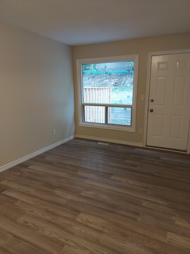 Photo du bâtiment - Spacious 2 bedroom unit