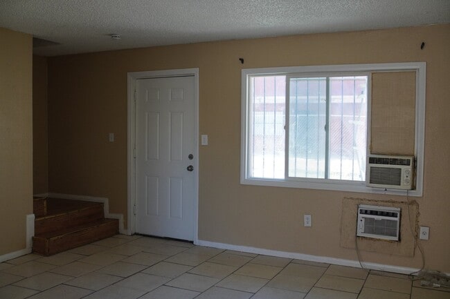 Building Photo - 2816 Marlin Ave