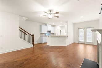 Building Photo - 1833 Edgehill Dr