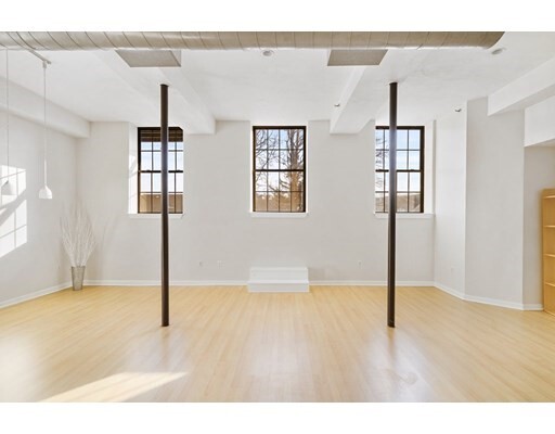 Primary Photo - 441 Washington St