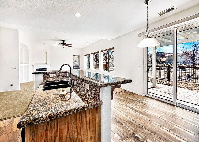 Building Photo - 4283 Globe Dr