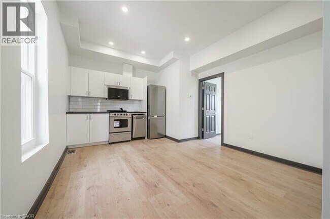 Photo du bâtiment - 32 Britannia Ave