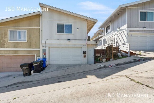 Foto del edificio - Spacious Home with Large Balcony and Parki...