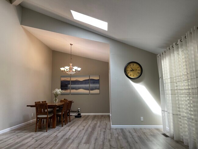 Dining room - 576 Cabot Ct
