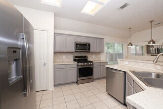 Building Photo - 7 N Regan Mead Cir