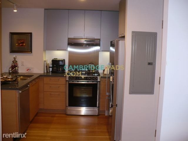 Building Photo - 303 3rd St