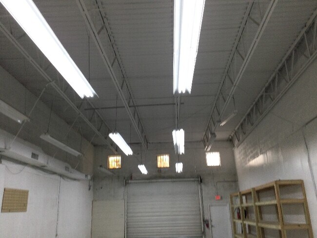 Foto del edificio - 7400 NW 7th St