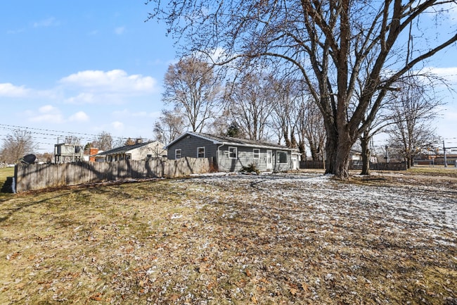 Building Photo - 10203 Shadowlane Ave