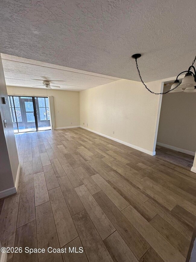 Foto del edificio - 2709 Golf Lake Cir