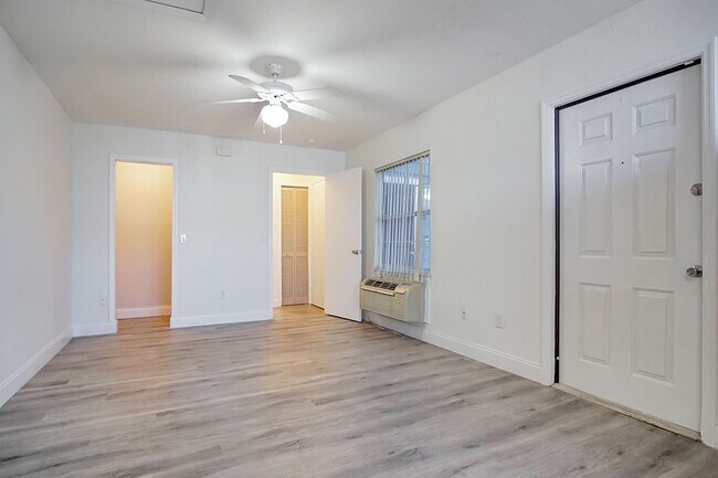 Foto del edificio - Studio in Davenport now available!