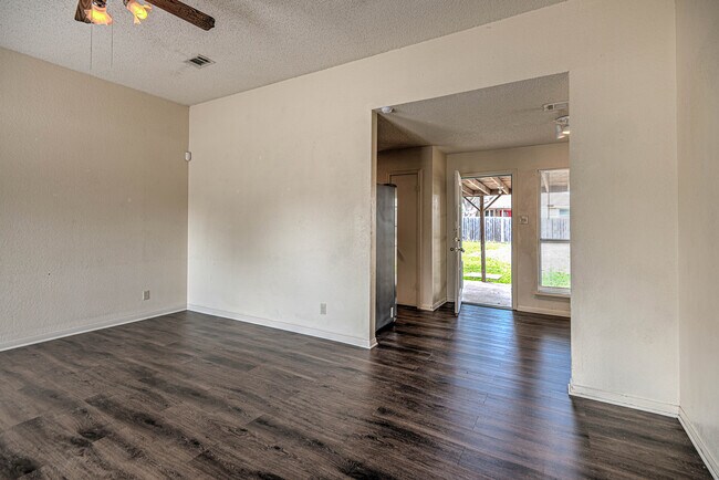 Building Photo - 2803 Willow Springs Rd