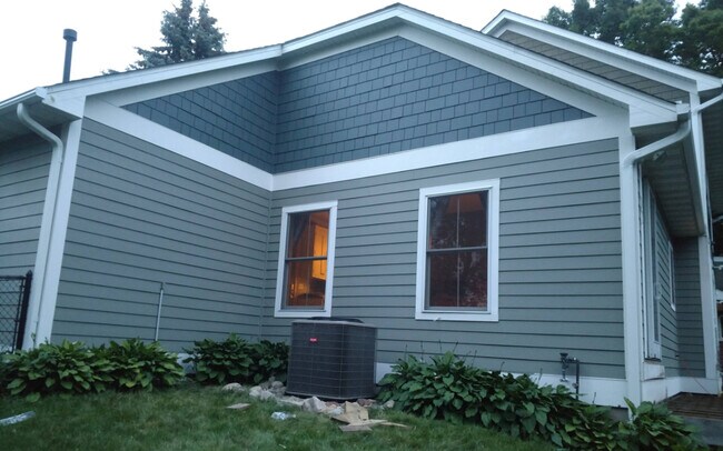 Building Photo - 4815 Quinwood Ln N