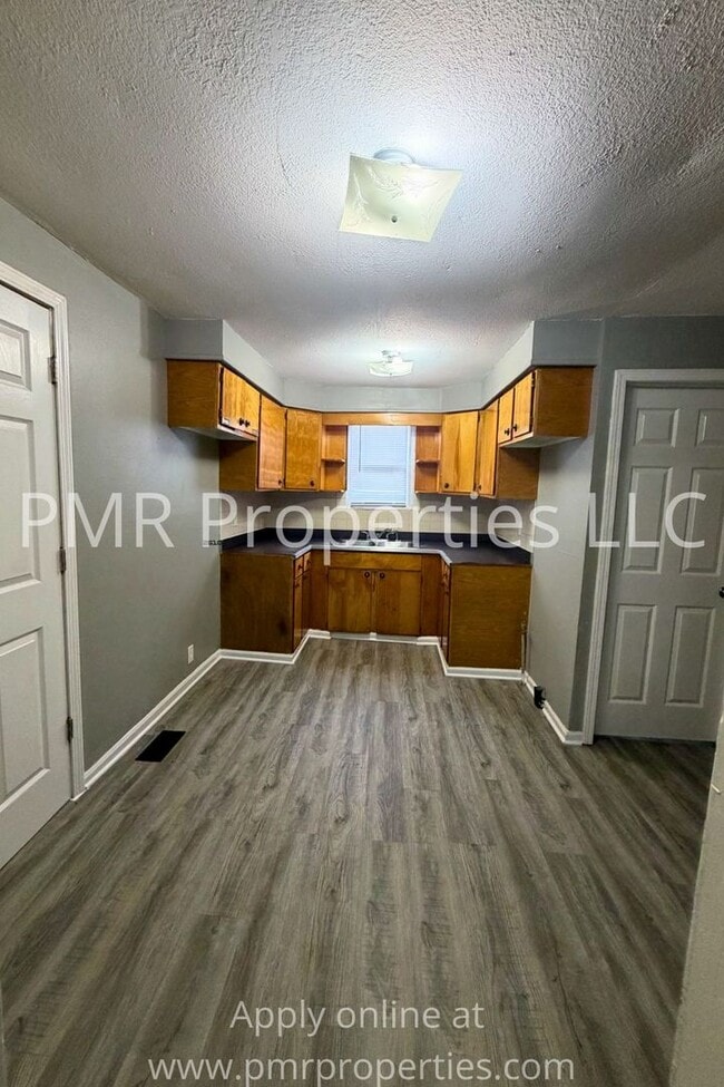 Building Photo - 2 Bedrooms / 1 Bathroom House