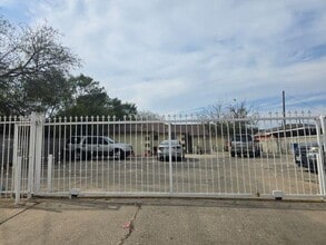 Building Photo - 2016 S India Ave