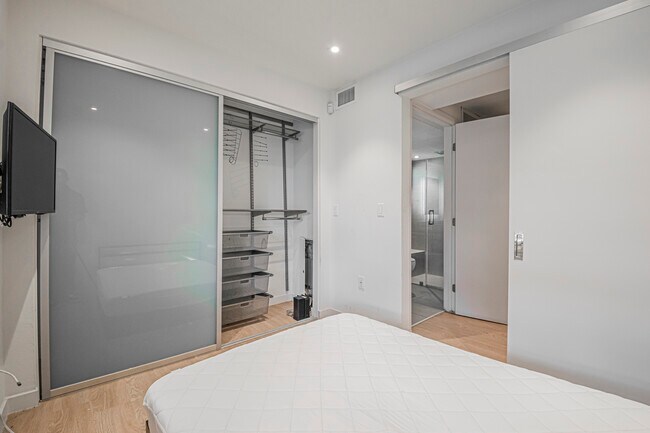 Foto del edificio - 5869.5B W 88th St