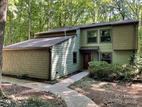Building Photo - 217 Raintree Dr
