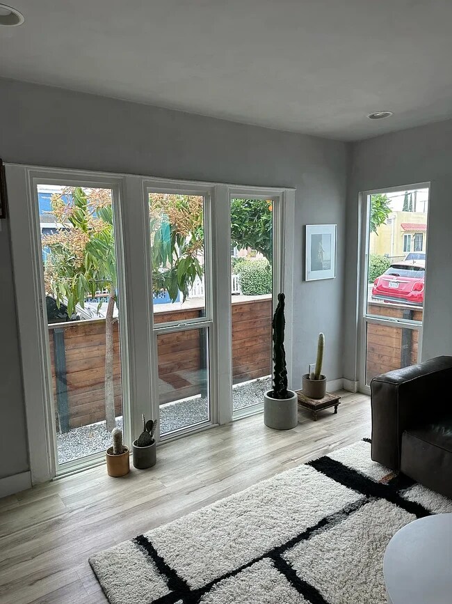 Foto del edificio - 1523 E 16th St