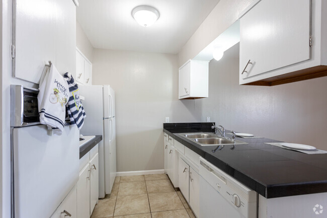 1BR, 1BA - 620 SF - Cielo Vista Townhomes