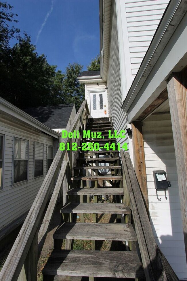 Foto del edificio - One Bed, One Bath Upstairs in a Duplex