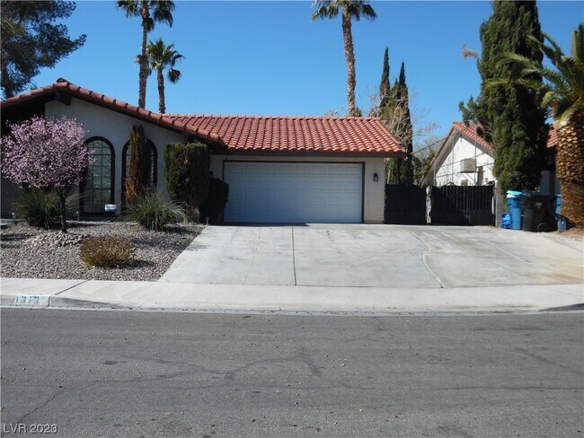 Foto del edificio - 1313 Oak Tree Ln