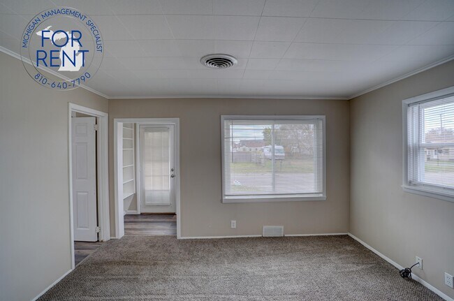 Building Photo - 1389 Kenneth St