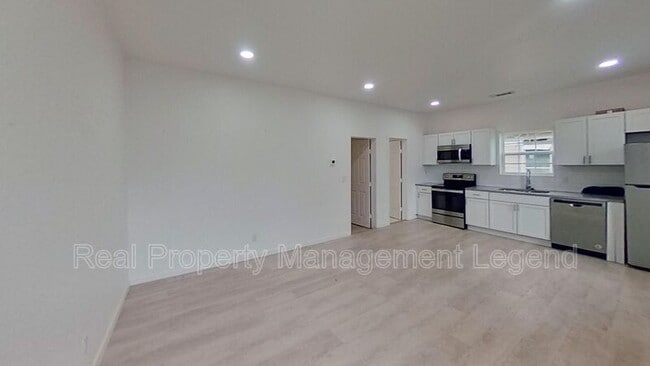 Building Photo - 410 S Vaden St
