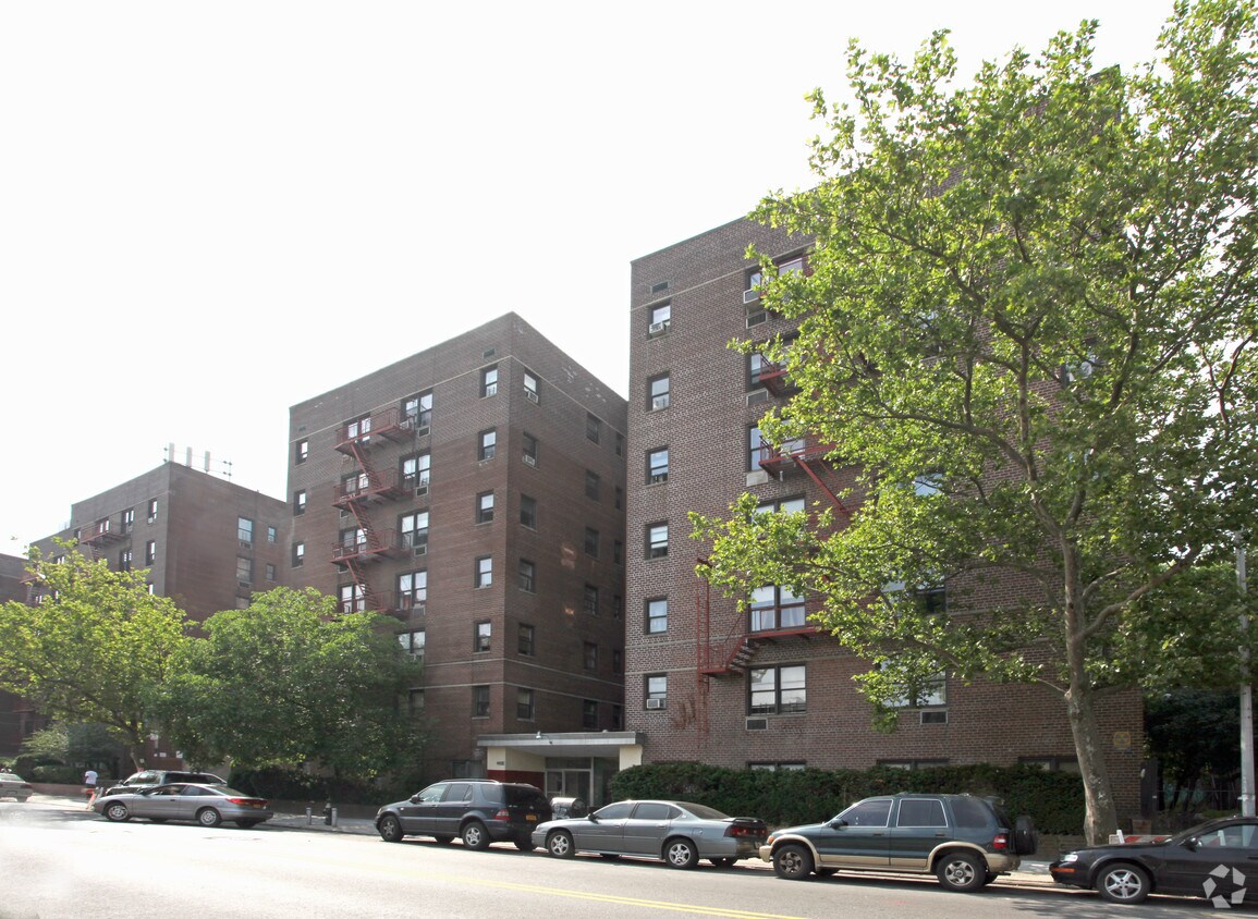 Foto del edificio - 250 Clarkson Ave