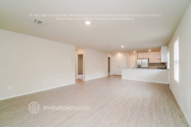 Building Photo - 7218 Avila Vis