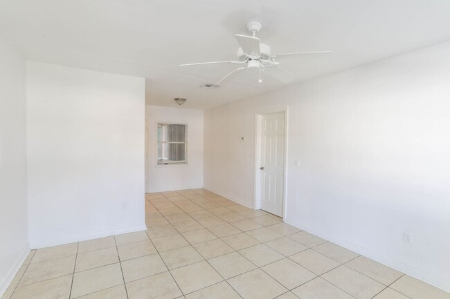 Building Photo - 5422 Lake Underhill Rd