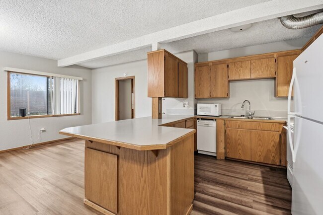 Building Photo - 3Bd/1.75Ba Bellevue House