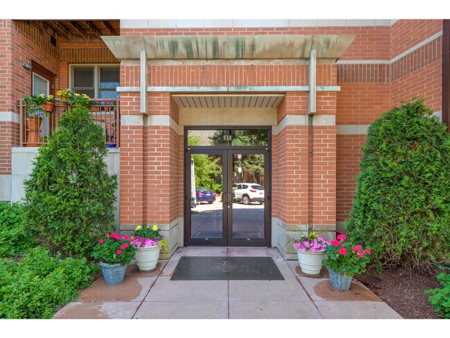 Building Photo - 930 Curtiss St