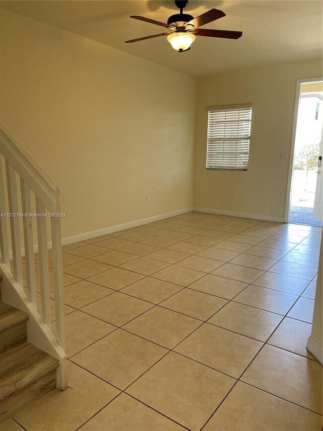 Foto del edificio - 3764 NE 3rd Ct