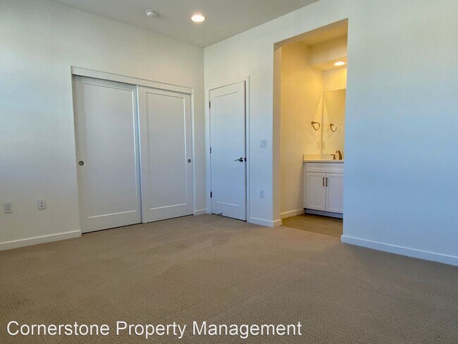 Building Photo - 2 br, 2.5 bath House - 1052 Foxglove Pl