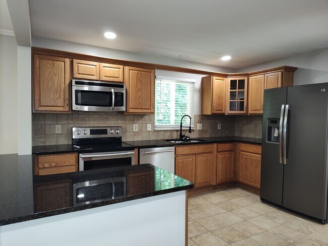 Foto del edificio - Charming 2 story, 5 bedroom, 3.5 bath home...