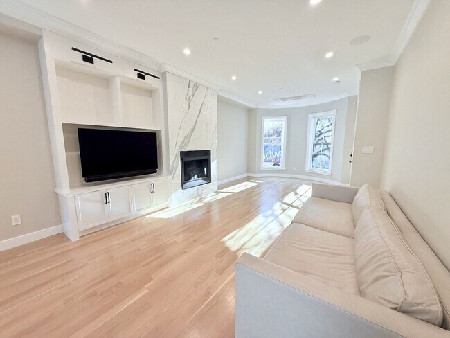 Building Photo - 143 Warren Ave