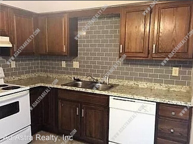 Building Photo - 3 br, 2 bath House - 8821 W 77th St