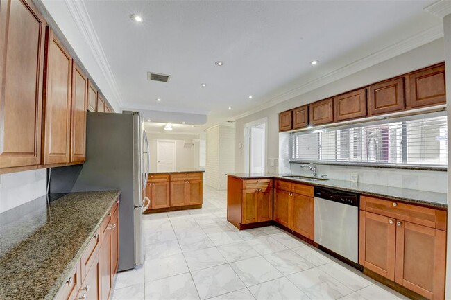 Building Photo - 4022 N Braeswood Blvd