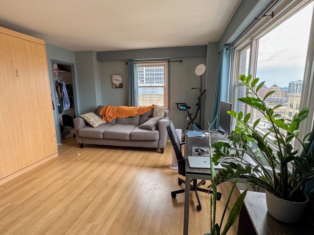 Foto principal - 2909 N Sheridan Rd