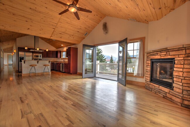 Living Room & Deck - 195 S Lena St