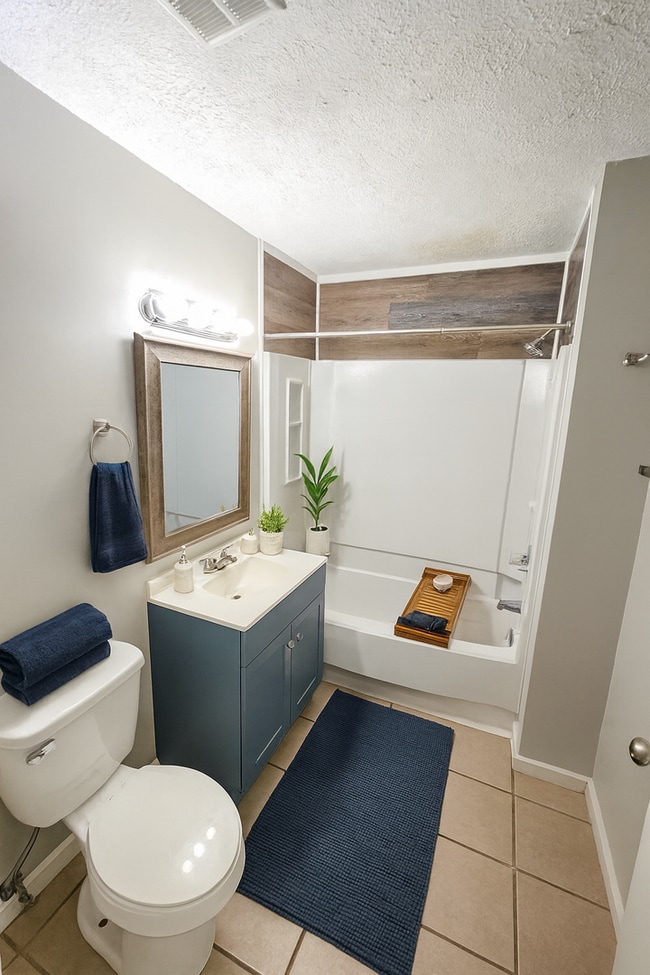 Building Photo - Newly Renovated 1 Bedroom, available Now w...