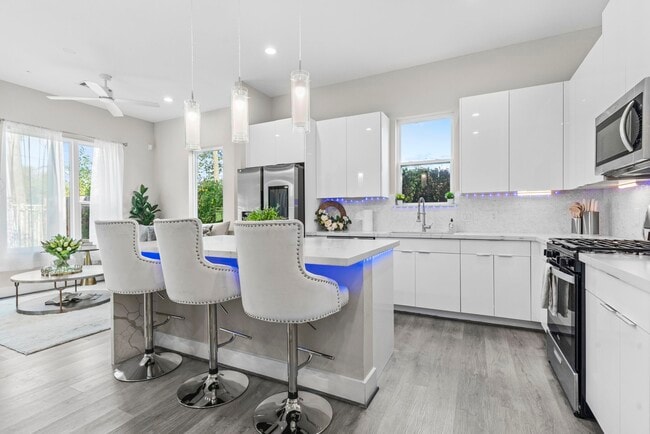 Building Photo - 851 Prosper St