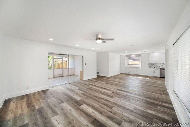 Building Photo - 518 Kingbird Cir
