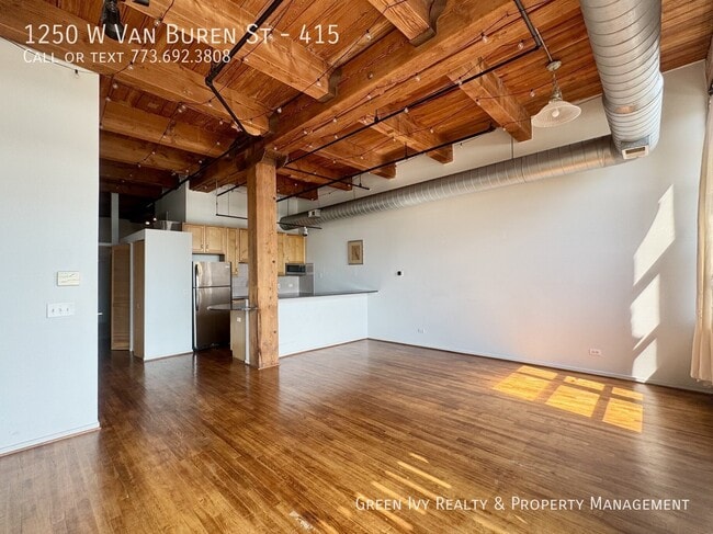 Building Photo - 1250 W Van Buren St