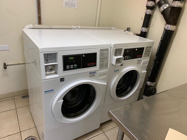 Foto del edificio - Kapiolani Terrace #706- Super convenient location!!! with ASSIGNED PARKING STALL!!