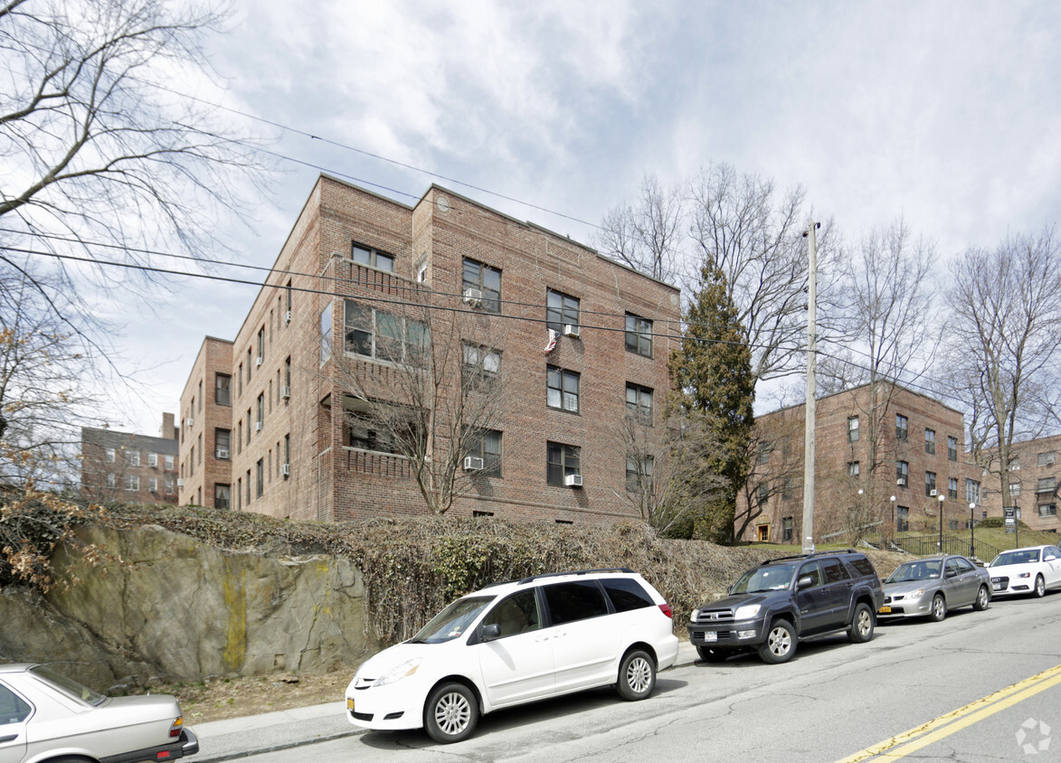 Primary Photo - 11-19 Bronxville Rd