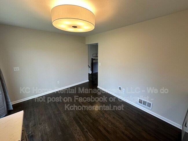 Foto del edificio - 5012 Powell Ave