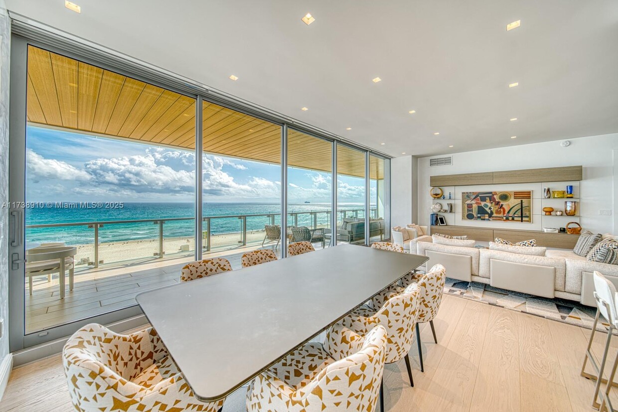 Foto principal - 5775 Collins Ave