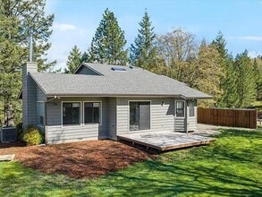 Building Photo - 697 E Intervale Rd