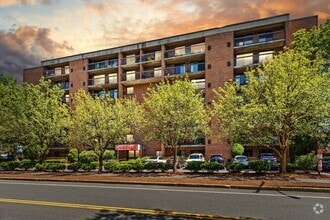 Building Photo - 289 Elm St